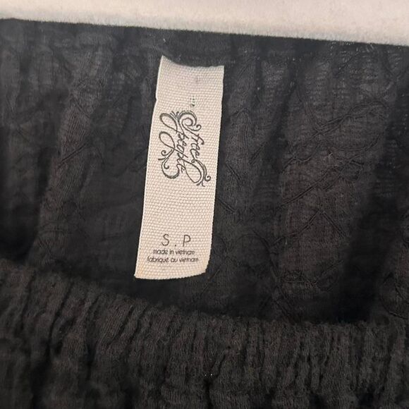 Free People Shades of Cool Black Smocked Off-Shoulder Textured Boho top – Size S - Picture 6 of 7